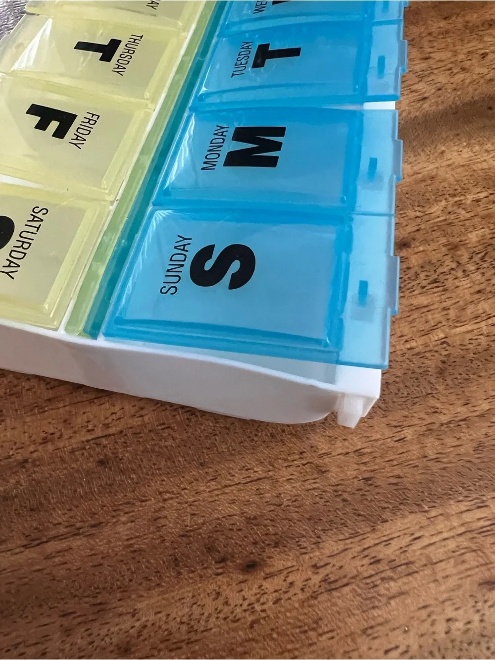 ♦️b2g1 Large locking night and day pillbox am pm
